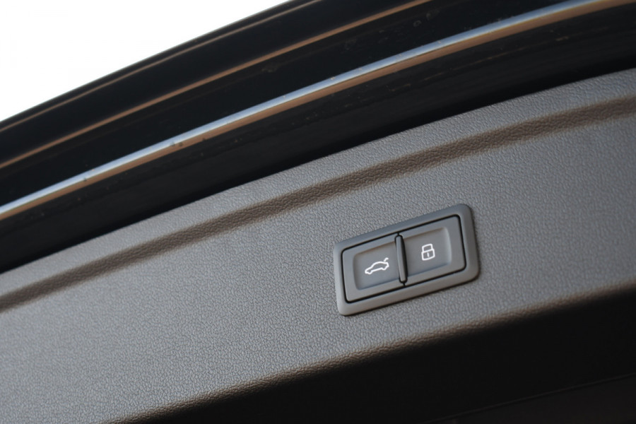 Audi A3 Sportback 40 TFSI e 204pk m-LED S-zetels ACC El-klep Keyless