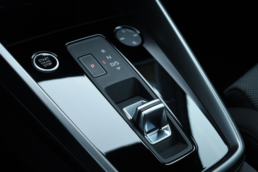 Audi A3 Sportback 40 TFSI e 204pk m-LED S-zetels ACC El-klep Keyless