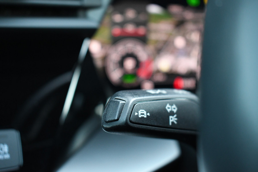 Audi A3 Sportback 40 TFSI e 204pk m-LED S-zetels ACC El-klep Keyless