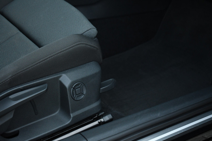 Audi A3 Sportback 40 TFSI e 204pk m-LED S-zetels ACC El-klep Keyless