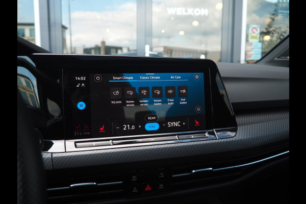 Volkswagen Golf 2.0 TSI R-line / 190pk! / Pano / IQ / Black style / H&K / Keyless / 5jr garantie / Stoel+Stuurverwarming / DAB+