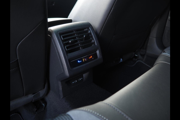 Volkswagen Golf 2.0 TSI R-line / 190pk! / Pano / IQ / Black style / H&K / Keyless / 5jr garantie / Stoel+Stuurverwarming / DAB+