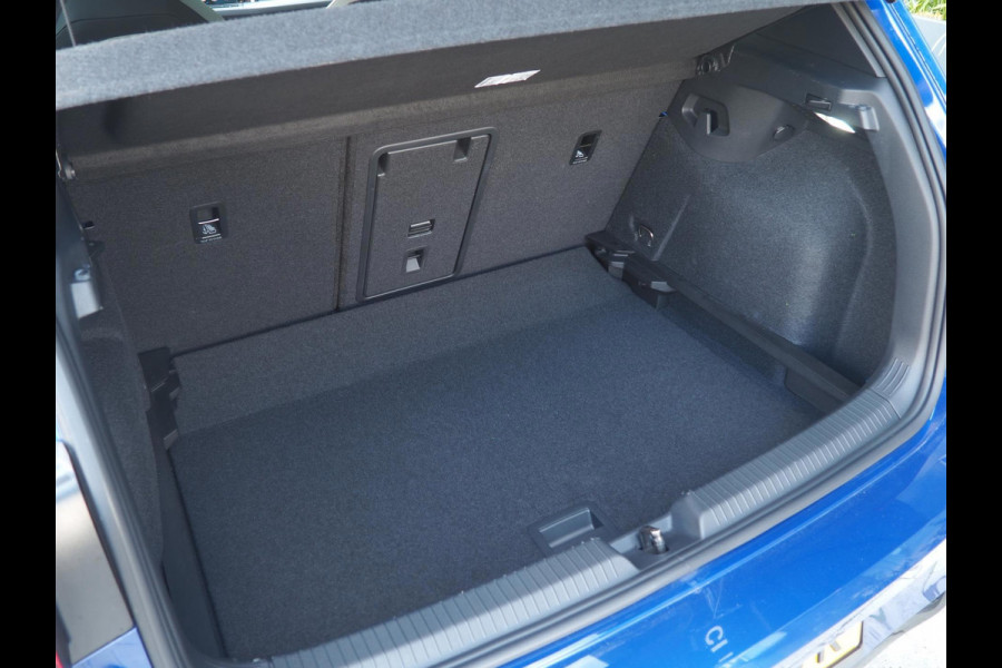 Volkswagen Golf 2.0 TSI R-line / 190pk! / Pano / IQ / Black style / H&K / Keyless / 5jr garantie / Stoel+Stuurverwarming / DAB+