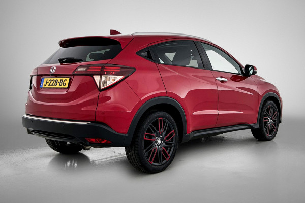 Honda HR-V 1.5 i-VTEC Executive(Zeer Goed OndeRH, Panorama, Trekhaak, Camera, Parkeersensoren V+A, Climate Con, Etc)