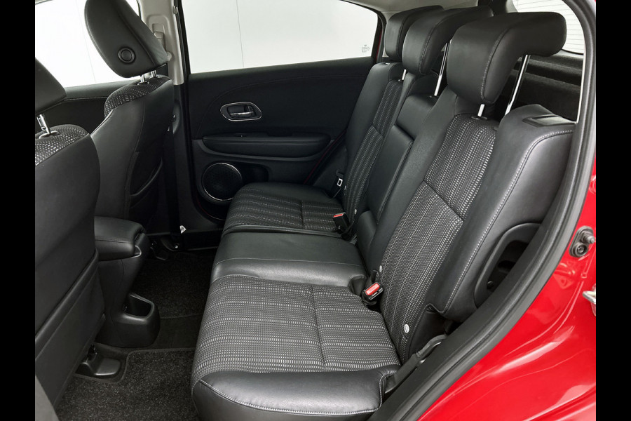 Honda HR-V 1.5 i-VTEC Executive(Zeer Goed OndeRH, Panorama, Trekhaak, Camera, Parkeersensoren V+A, Climate Con, Etc)