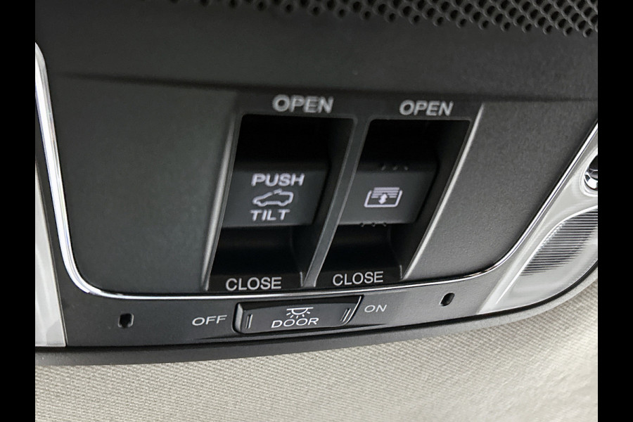 Honda HR-V 1.5 i-VTEC Executive(Zeer Goed OndeRH, Panorama, Trekhaak, Camera, Parkeersensoren V+A, Climate Con, Etc)