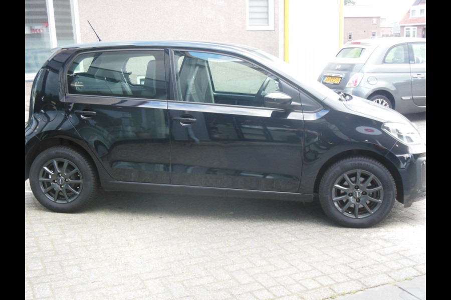 Volkswagen up! 1.0 BMT move up! Staat in De Krim