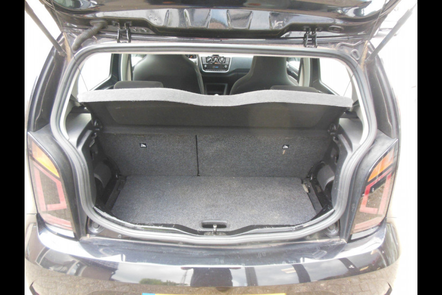 Volkswagen up! 1.0 BMT move up! Staat in De Krim