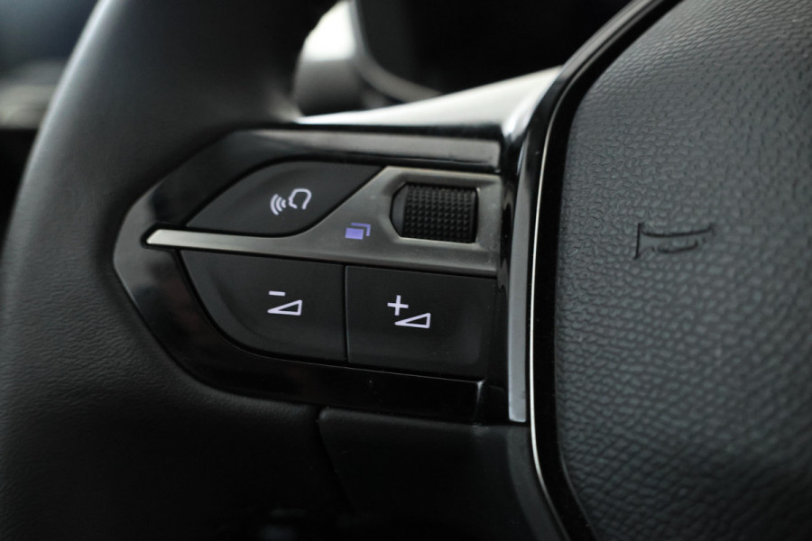 Peugeot 208 1.2 PureTech Allure Pack Automaat, apple carplay, climate Peugeot 208 1.2 PureTech Allure Pack Automaat, apple carplay, climate