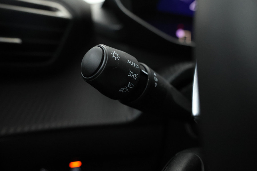 Peugeot 208 1.2 PureTech Allure Pack Automaat, apple carplay, climate Peugeot 208 1.2 PureTech Allure Pack Automaat, apple carplay, climate