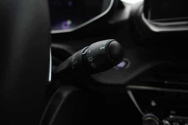 Peugeot 208 1.2 PureTech Allure Pack Automaat, apple carplay, climate Peugeot 208 1.2 PureTech Allure Pack Automaat, apple carplay, climate