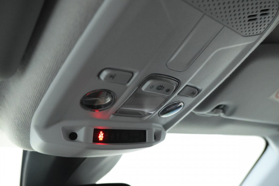 Peugeot 208 1.2 PureTech Allure Pack Automaat, apple carplay, climate Peugeot 208 1.2 PureTech Allure Pack Automaat, apple carplay, climate