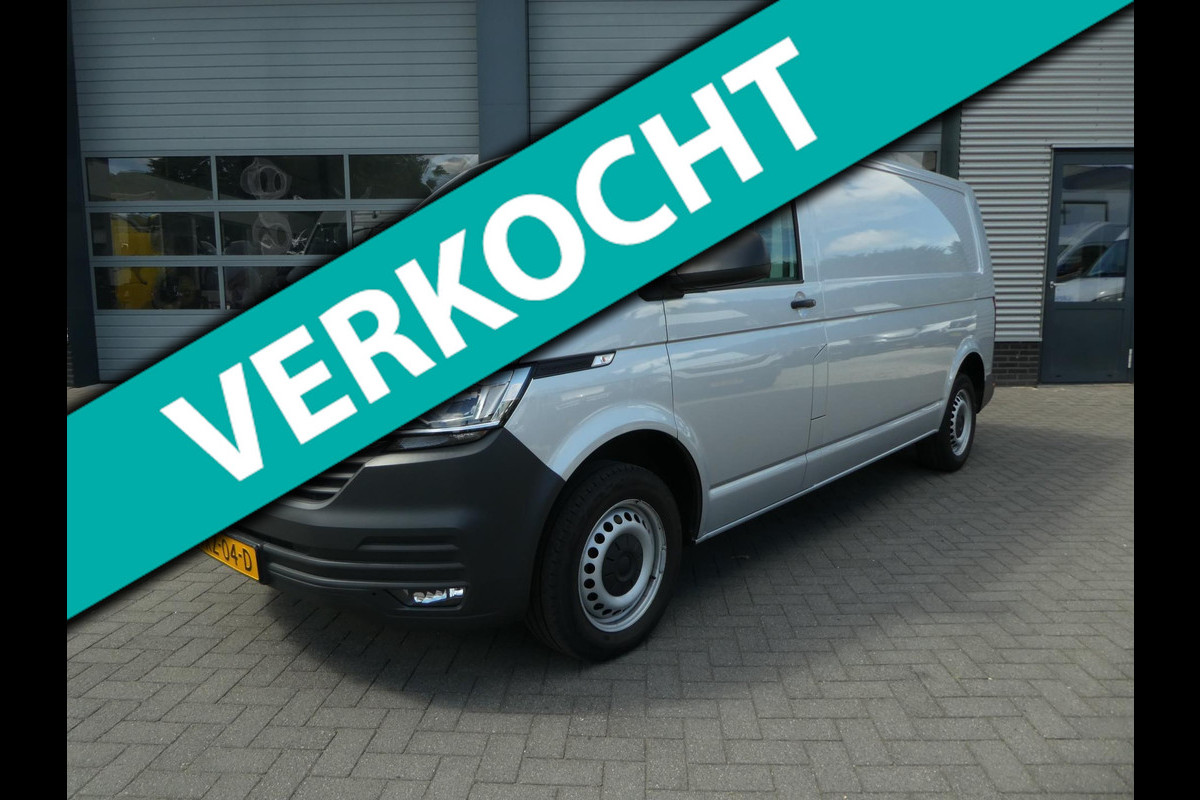 Volkswagen Transporter 2.0 TDI L2H1 airco . pdc. trekhaak. 3 zits