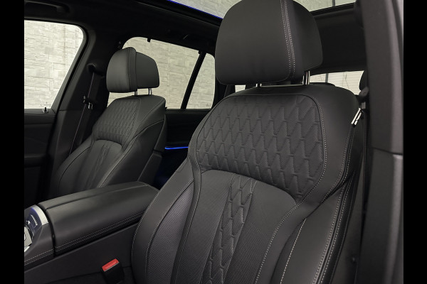 BMW X5 50e *7x Op Voorraad* M-Sport Pro | 360 Camera | Sky-Lounge Pano | ACC | Comfortstoelen | Indiv. Leder | Massage | Stoelventilati 4-Zone Clima | Trekhaak | 22'' | Head-Up | Keyless-Entry | Harman-Kardon | Stoelverwarming V+A | M-Gordels | Glaspook | Stuurverwarming | Iconic-Glow | Luchtvering | Zonwering | Carplay | Beker Clima |