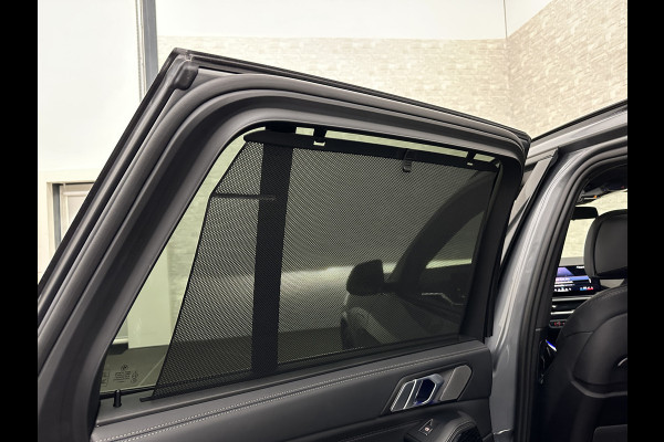 BMW X5 50e *7x Op Voorraad* M-Sport Pro | 360 Camera | Sky-Lounge Pano | ACC | Comfortstoelen | Indiv. Leder | Massage | Stoelventilati 4-Zone Clima | Trekhaak | 22'' | Head-Up | Keyless-Entry | Harman-Kardon | Stoelverwarming V+A | M-Gordels | Glaspook | Stuurverwarming | Iconic-Glow | Luchtvering | Zonwering | Carplay | Beker Clima |
