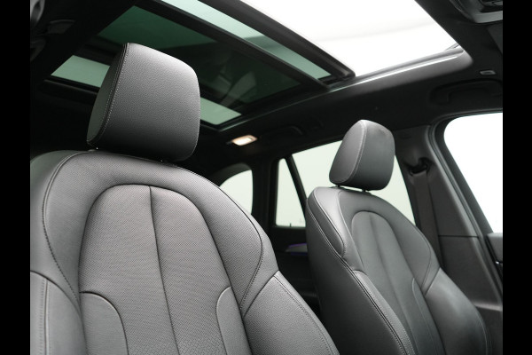 BMW X1 xDrive25e xLine Plug In Hybrid 222pk Dealer O.H PHEV | Panodak | Sfeerverlichting | Lederen Sportstoelen Verwarmd | Cruise Control | Camera | Navigatie | LED | DAB |