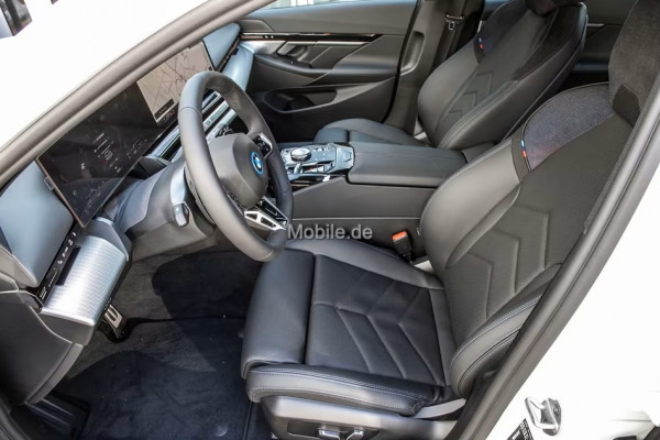BMW 5 Serie Touring 530e xDrive M-SPORT ** LED, NAVI+, LEDER, 19-inch LMV, ALARM, M-ONDERSTEL ** 1e EIG - UNFALLFREI ** ** INFORMEER OOK NAAR ONZE AANTREKKELIJKE FINANCIAL-LEASE TARIEVEN **