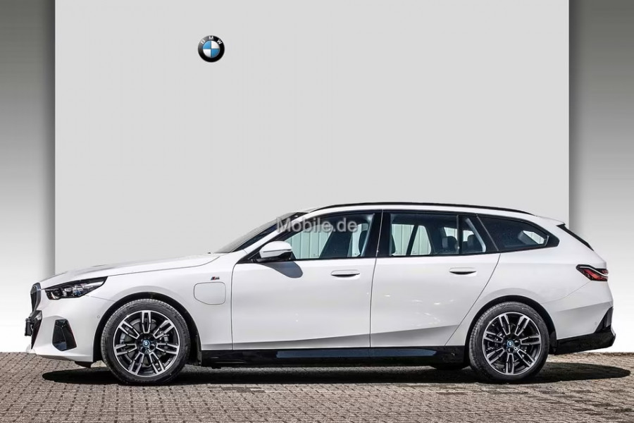 BMW 5 Serie Touring 530e xDrive M-SPORT ** LED, NAVI+, LEDER, 19-inch LMV, ALARM, M-ONDERSTEL ** 1e EIG - UNFALLFREI ** ** INFORMEER OOK NAAR ONZE AANTREKKELIJKE FINANCIAL-LEASE TARIEVEN **