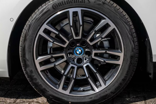 BMW 5 Serie Touring 530e xDrive M-SPORT ** LED, NAVI+, LEDER, 19-inch LMV, ALARM, M-ONDERSTEL ** 1e EIG - UNFALLFREI ** ** INFORMEER OOK NAAR ONZE AANTREKKELIJKE FINANCIAL-LEASE TARIEVEN **