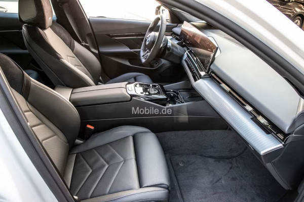 BMW 5 Serie Touring 530e xDrive M-SPORT ** LED, NAVI+, LEDER, 19-inch LMV, ALARM, M-ONDERSTEL ** 1e EIG - UNFALLFREI ** ** INFORMEER OOK NAAR ONZE AANTREKKELIJKE FINANCIAL-LEASE TARIEVEN **