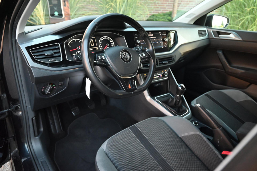 Volkswagen Polo 1.0 TSI Highline 95 PK Adaptive Afn. Trekhaak App-Connect Clima 16''