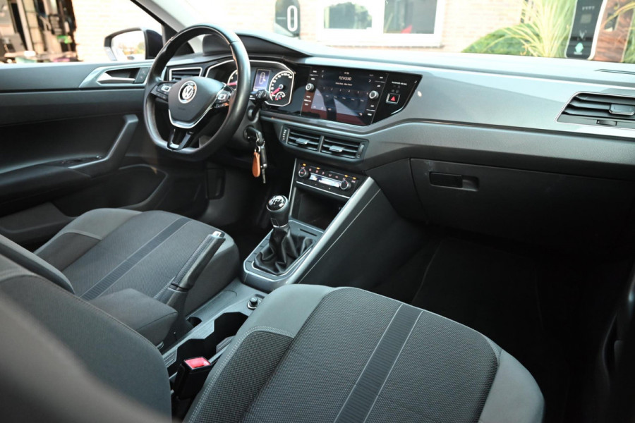 Volkswagen Polo 1.0 TSI Highline 95 PK Adaptive Afn. Trekhaak App-Connect Clima 16''
