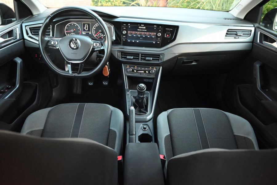 Volkswagen Polo 1.0 TSI Highline 95 PK Adaptive Afn. Trekhaak App-Connect Clima 16''