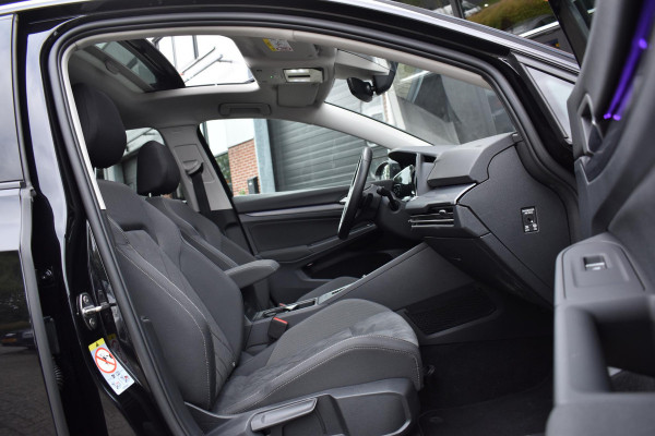 Volkswagen Golf 1.5 eTSI R-Line Business+ Pano Lane ACC Stuurvw Sfeer