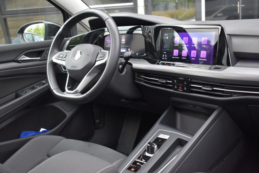 Volkswagen Golf 1.5 eTSI R-Line Business+ Pano Lane ACC Stuurvw Sfeer