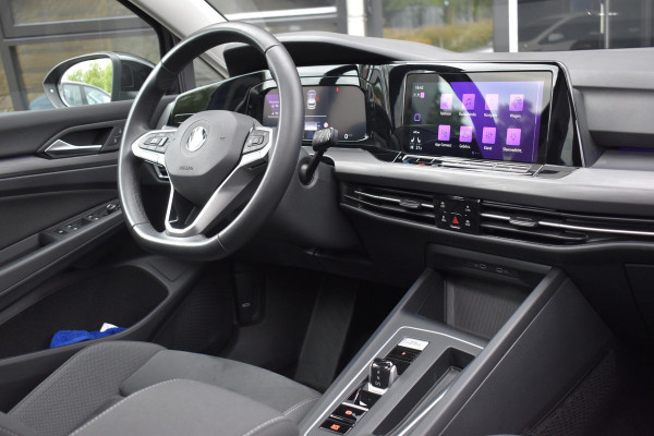 Volkswagen Golf 1.5 eTSI R-Line Business+ Pano Lane ACC Stuurvw Sfeer