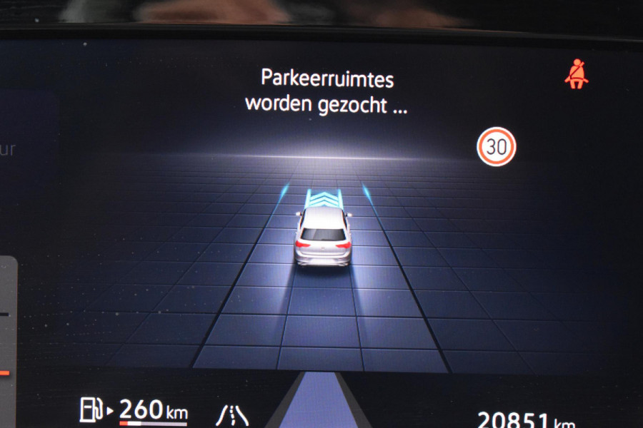 Volkswagen Golf 1.5 eTSI R-Line Business+ Pano Lane ACC Stuurvw Sfeer
