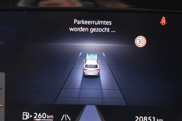 Volkswagen Golf 1.5 eTSI R-Line Business+ Pano Lane ACC Stuurvw Sfeer