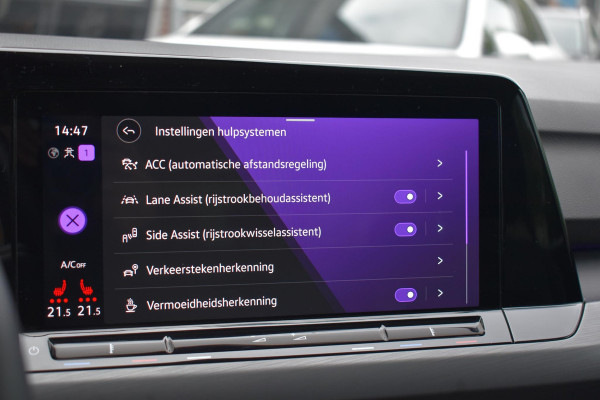Volkswagen Golf 1.5 eTSI R-Line Business+ Pano Lane ACC Stuurvw Sfeer