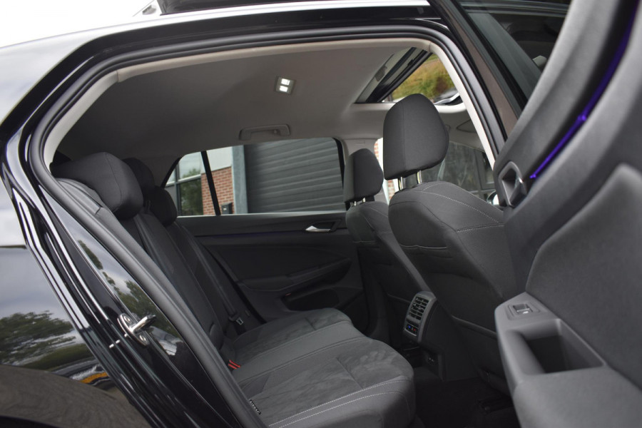 Volkswagen Golf 1.5 eTSI R-Line Business+ Pano Lane ACC Stuurvw Sfeer