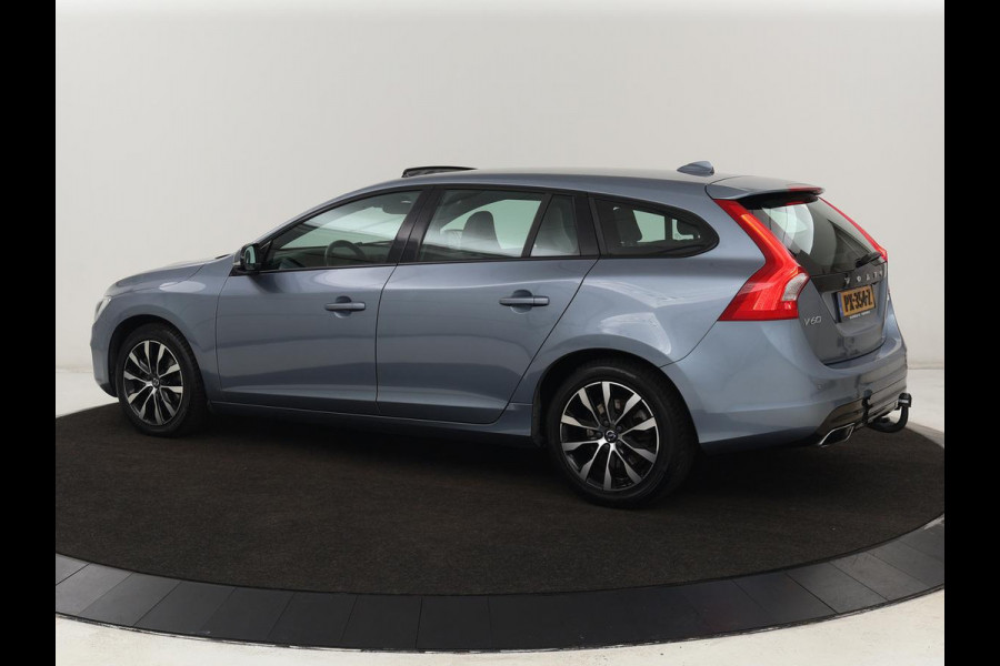 Volvo V60 1.5 T3 Polar+ Dynamic | Schuifdak | Trekhaak | Leder | Stoelverwarming | Xenon | Camera | Navigatie | Climate control