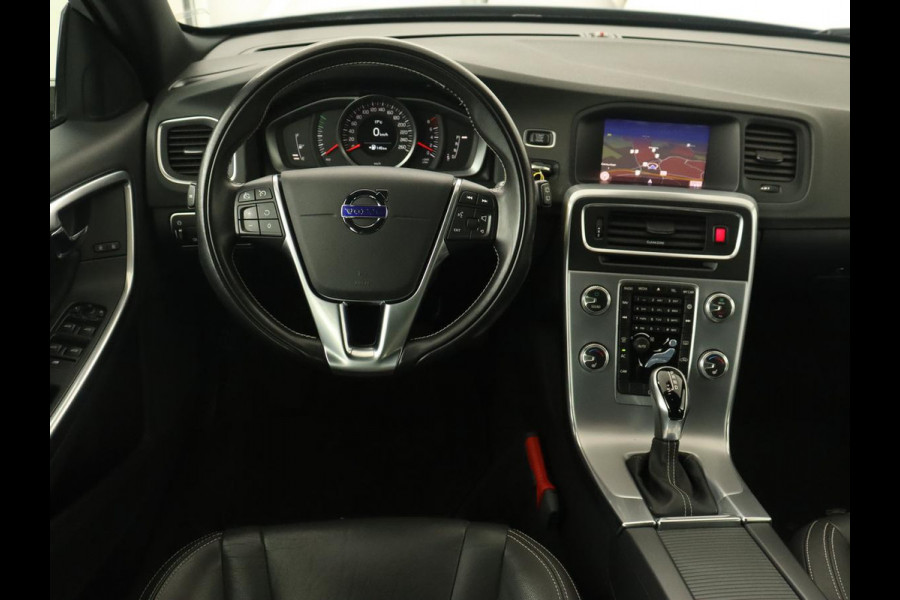 Volvo V60 1.5 T3 Polar+ Dynamic | Schuifdak | Trekhaak | Leder | Stoelverwarming | Xenon | Camera | Navigatie | Climate control