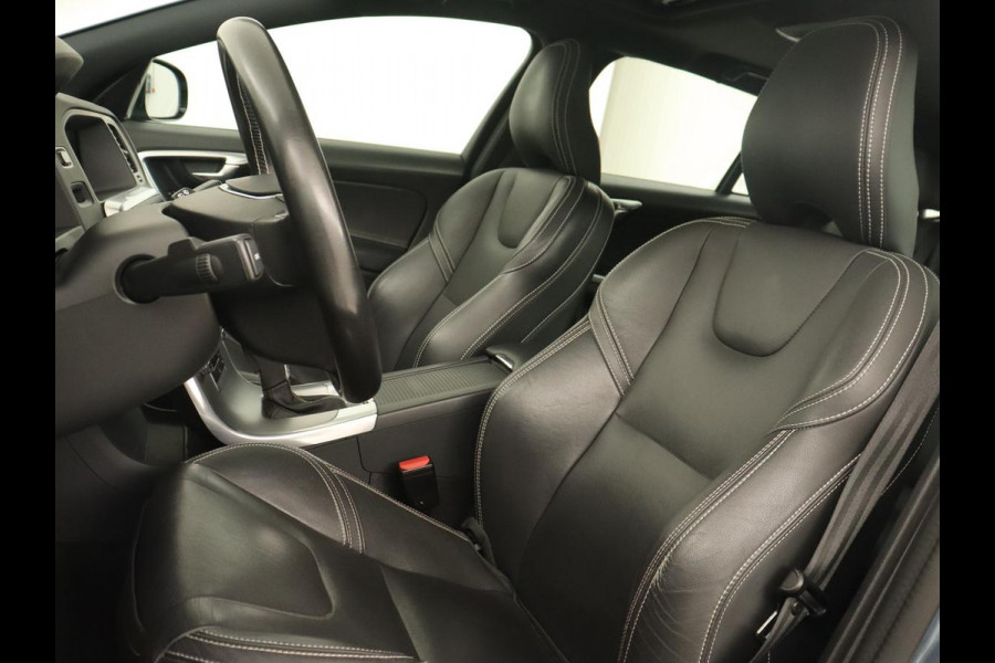Volvo V60 1.5 T3 Polar+ Dynamic | Schuifdak | Trekhaak | Leder | Stoelverwarming | Xenon | Camera | Navigatie | Climate control