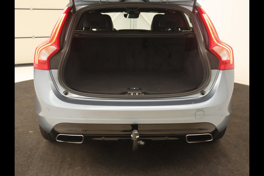 Volvo V60 1.5 T3 Polar+ Dynamic | Schuifdak | Trekhaak | Leder | Stoelverwarming | Xenon | Camera | Navigatie | Climate control