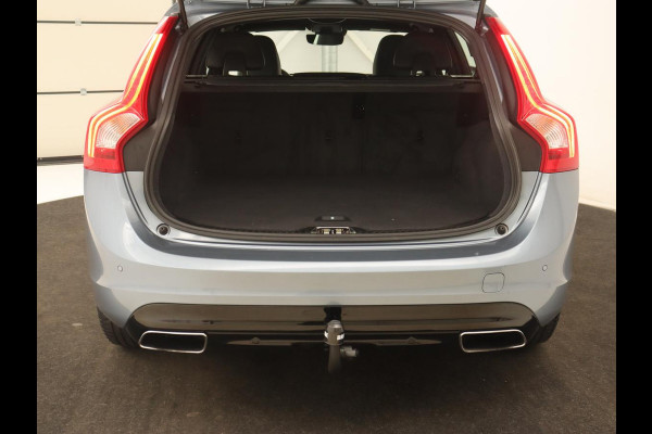 Volvo V60 1.5 T3 Polar+ Dynamic | Schuifdak | Trekhaak | Leder | Stoelverwarming | Xenon | Camera | Navigatie | Climate control