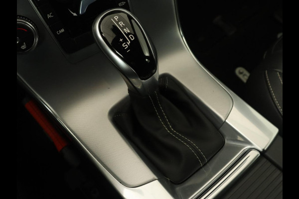 Volvo V60 1.5 T3 Polar+ Dynamic | Schuifdak | Trekhaak | Leder | Stoelverwarming | Xenon | Camera | Navigatie | Climate control