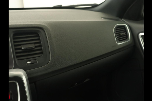 Volvo V60 1.5 T3 Polar+ Dynamic | Schuifdak | Trekhaak | Leder | Stoelverwarming | Xenon | Camera | Navigatie | Climate control