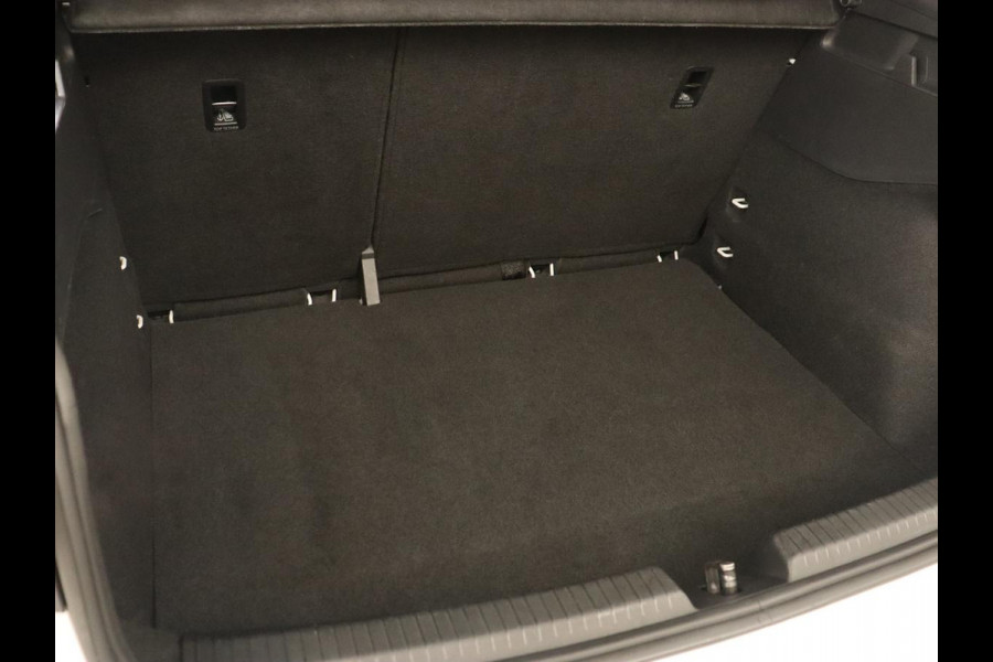 Volkswagen ID.3 Pro 58 kWh | Carplay | Navigatie | Sfeerverlichting | DAB | Full LED | Parkeerhulp | Climate control | Bluetooth