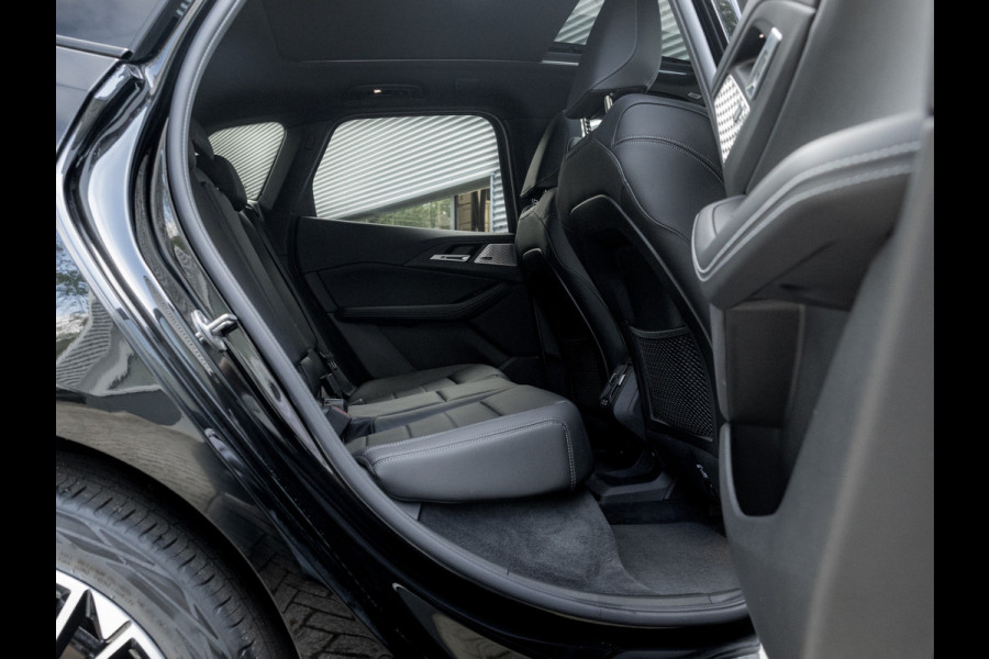 BMW 2 Serie Active Tourer 225e xDrive - M-Sport - Pano - 360 Camera - Head-up BMW 2 Serie Active Tourer 225e xDrive - M-Sport - Pano - 360 Camera - Head-up