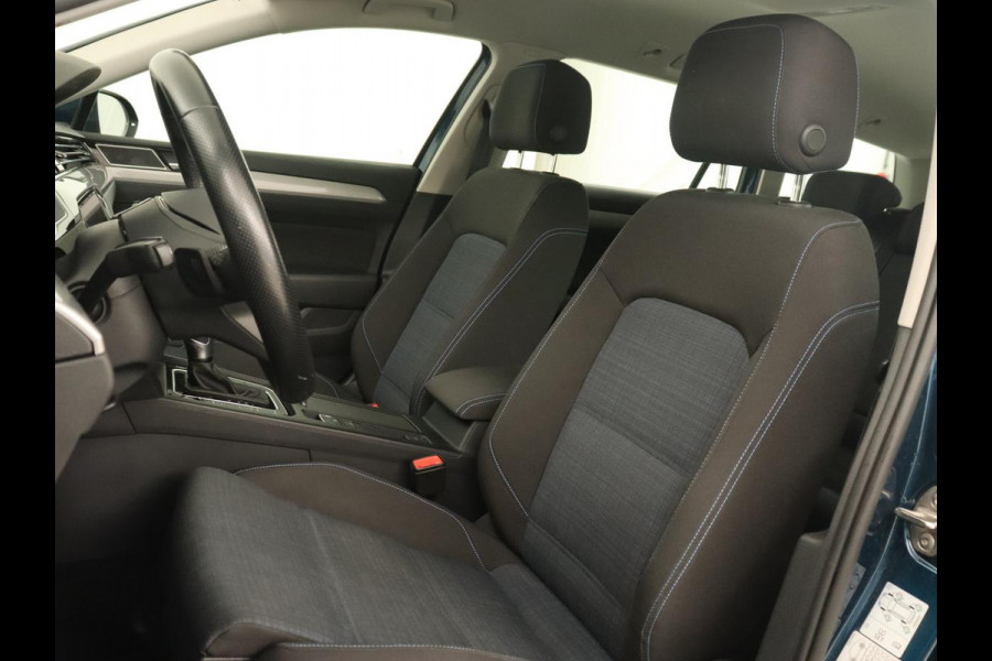 Volkswagen Passat 1.4 TSI PHEV GTE | Trekhaak | 360 Camera | Stoelverwarming | Side Assist | Carplay | Massage | Matrix LED | Navigatie | Adaptive cruise | Climate control | Plug In
