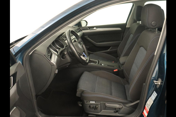 Volkswagen Passat 1.4 TSI PHEV GTE | Trekhaak | 360 Camera | Stoelverwarming | Side Assist | Carplay | Massage | Matrix LED | Navigatie | Adaptive cruise | Climate control | Plug In