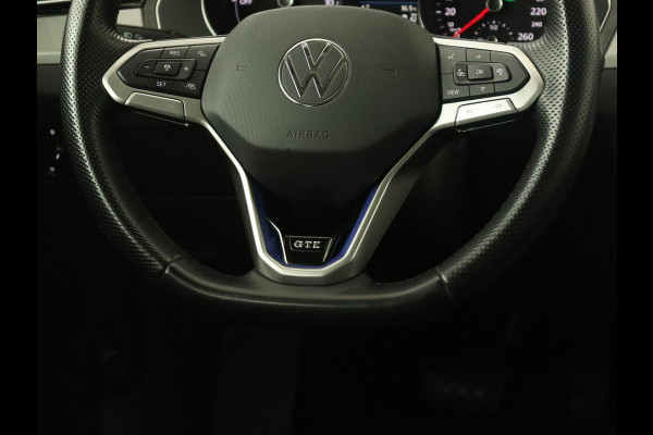 Volkswagen Passat 1.4 TSI PHEV GTE | Trekhaak | 360 Camera | Stoelverwarming | Side Assist | Carplay | Massage | Matrix LED | Navigatie | Adaptive cruise | Climate control | Plug In