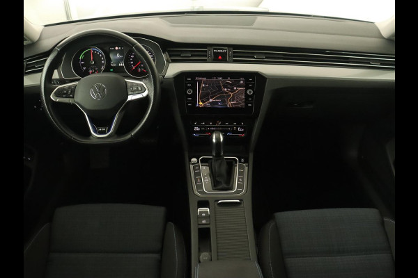 Volkswagen Passat 1.4 TSI PHEV GTE | Trekhaak | 360 Camera | Stoelverwarming | Side Assist | Carplay | Massage | Matrix LED | Navigatie | Adaptive cruise | Climate control | Plug In
