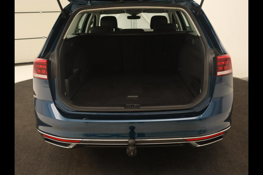 Volkswagen Passat 1.4 TSI PHEV GTE | Trekhaak | 360 Camera | Stoelverwarming | Side Assist | Carplay | Massage | Matrix LED | Navigatie | Adaptive cruise | Climate control | Plug In