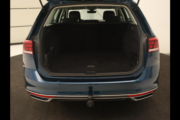 Volkswagen Passat 1.4 TSI PHEV GTE | Trekhaak | 360 Camera | Stoelverwarming | Side Assist | Carplay | Massage | Matrix LED | Navigatie | Adaptive cruise | Climate control | Plug In