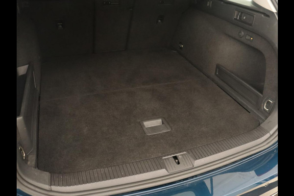 Volkswagen Passat 1.4 TSI PHEV GTE | Trekhaak | 360 Camera | Stoelverwarming | Side Assist | Carplay | Massage | Matrix LED | Navigatie | Adaptive cruise | Climate control | Plug In